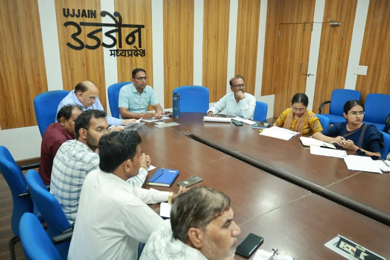 कोई भी स्कूल जीर्ण-शीर्ण भवन मे संचालित नहीं किया जाये—संभागायुक्त श्री सिंह