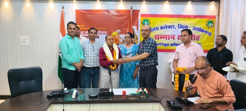 कलेक्‍टर ने माह सितम्‍बर 2026 में सेवानिवृत्‍त हुए शासकीय सेवकों का सम्‍मान कर दी विदाई