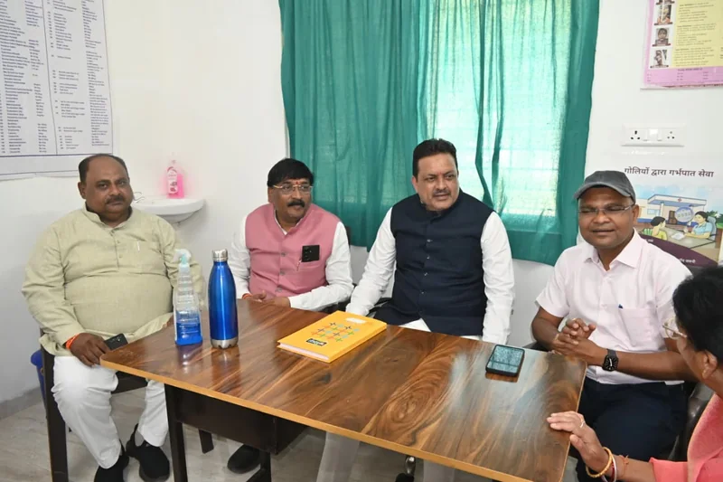 मुख्यमंत्री जनविश्वास अभियान:- जनप्रतिनिधि-अधिकारियों ने विभिन्न शासकीय संस्थाओं का किया निरीक्षण
